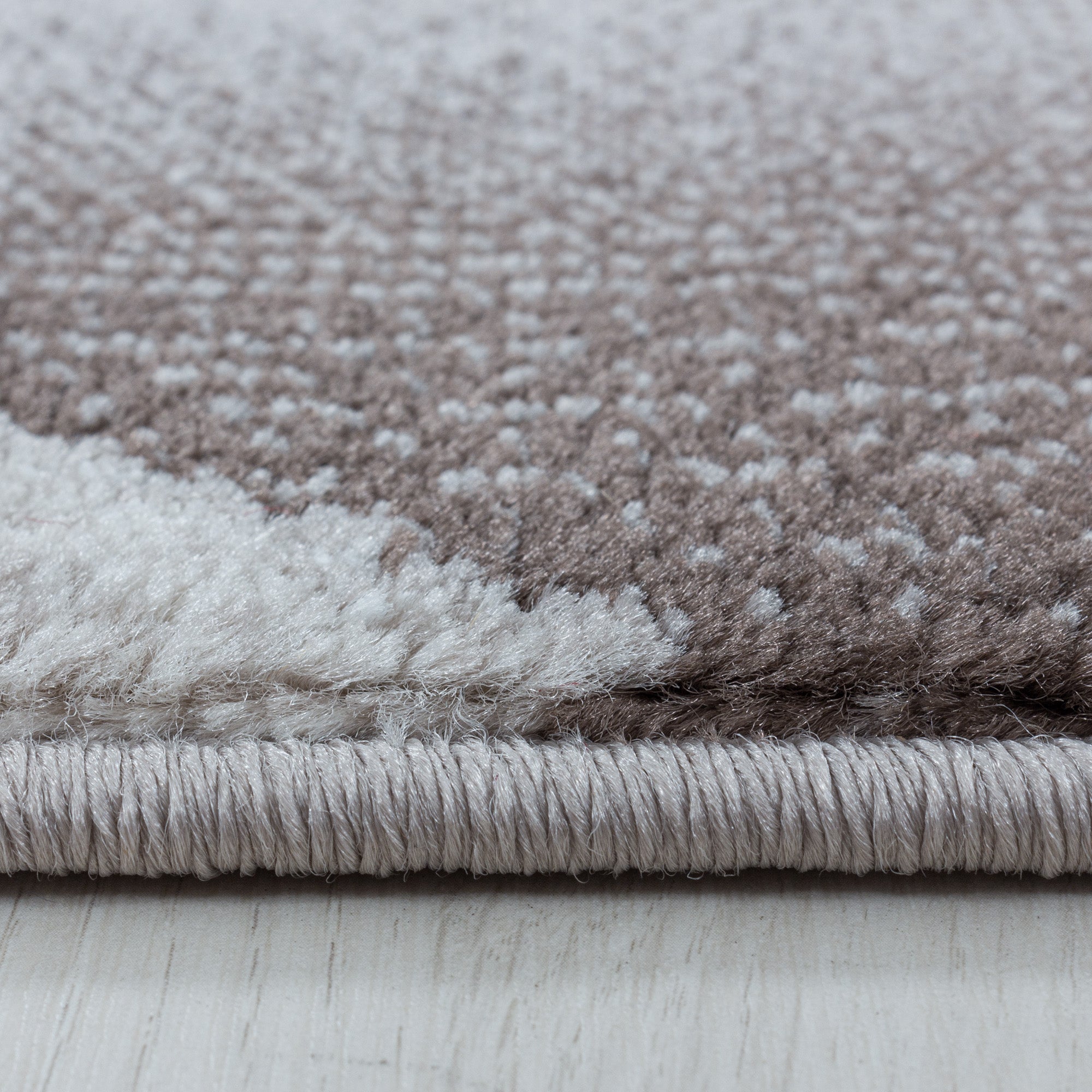 Kurzflor Design Teppich Wohnzimmerteppich 3-D Muster Dreieck Soft Flor Braun