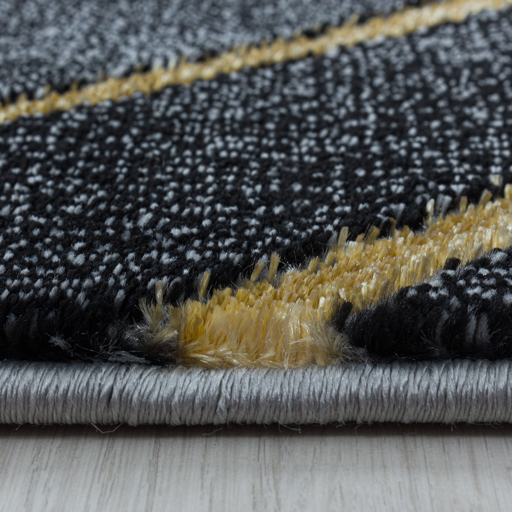 Kurzflor Design Teppich Wohnzimmerteppich Dunkel Marmoriert Rauten Karo Gold