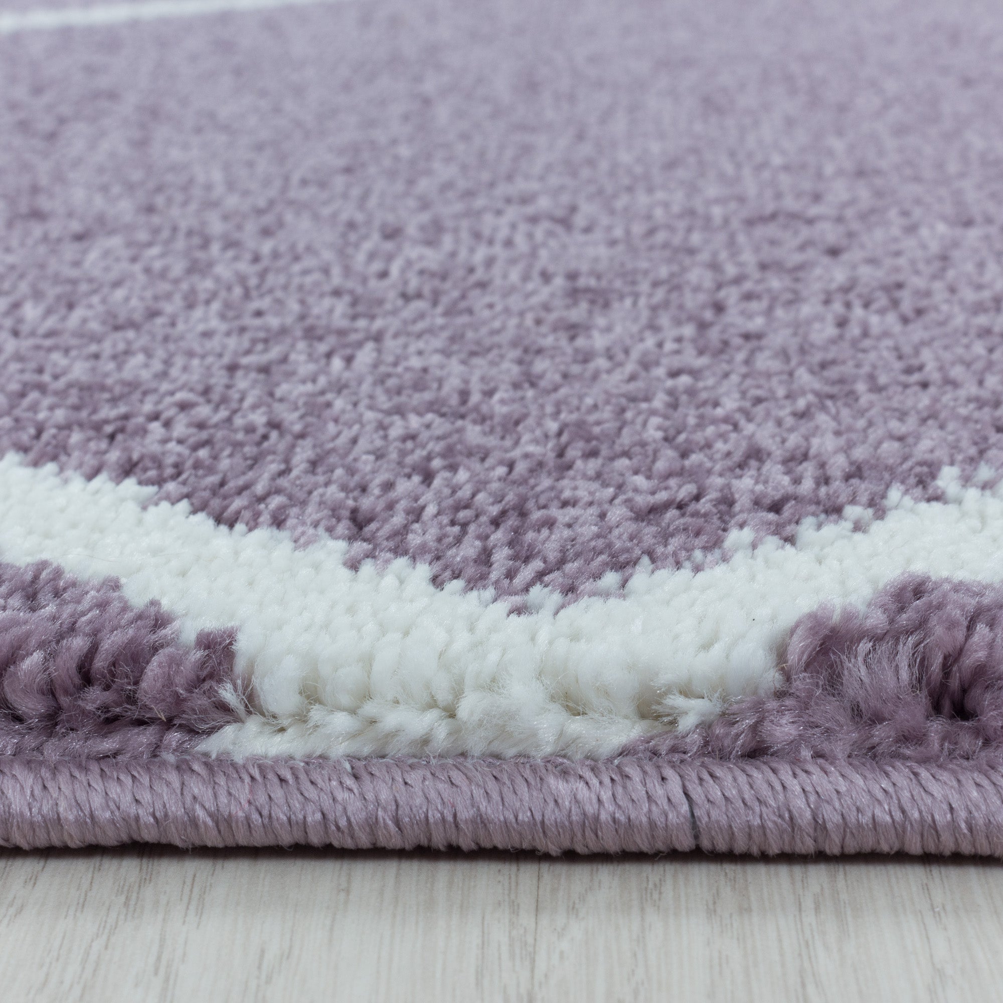 Kurzflor Teppich Lila Design Raute Modern Linien Wohnzimmerteppich Unifarben